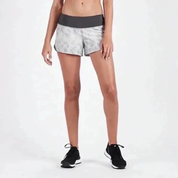 Vuori Omni Performance Short In Grey Dunes - Picture 3 of 4